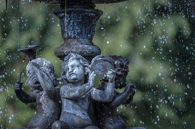 Boring Yard? Give It A Facelift With These Landscaping Tips
